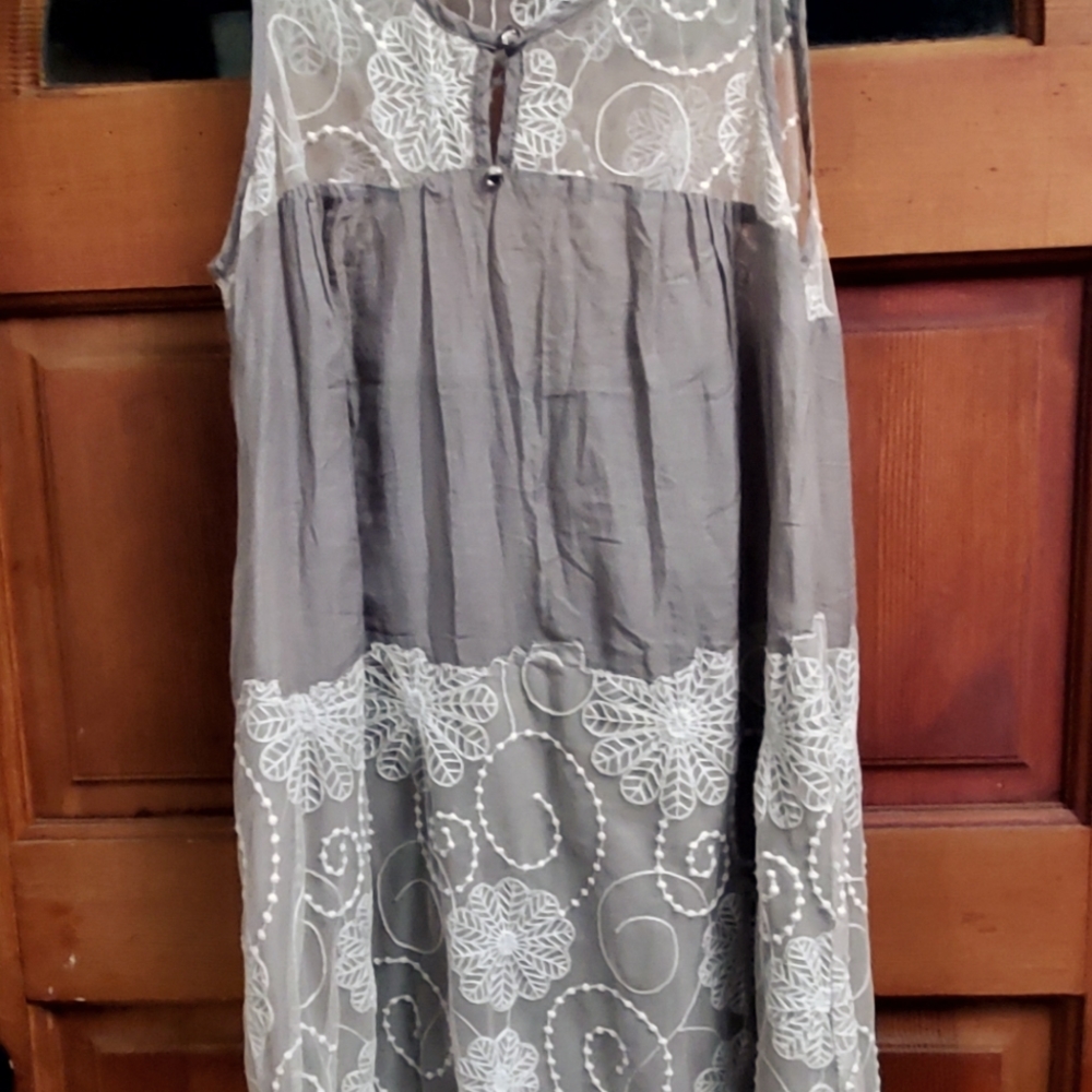 KIMCHI BLUE Embroidered Mesh Dress Size Medium